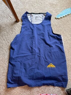 Nike Trail Men's/Nike Trail Tank Top in Navy Blue with Yellow Logo